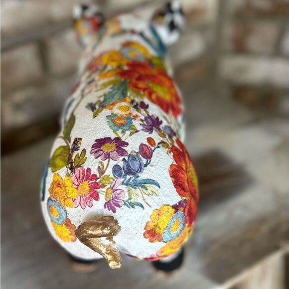 Fancy Farmhouse Pig - Picture 3 of 4